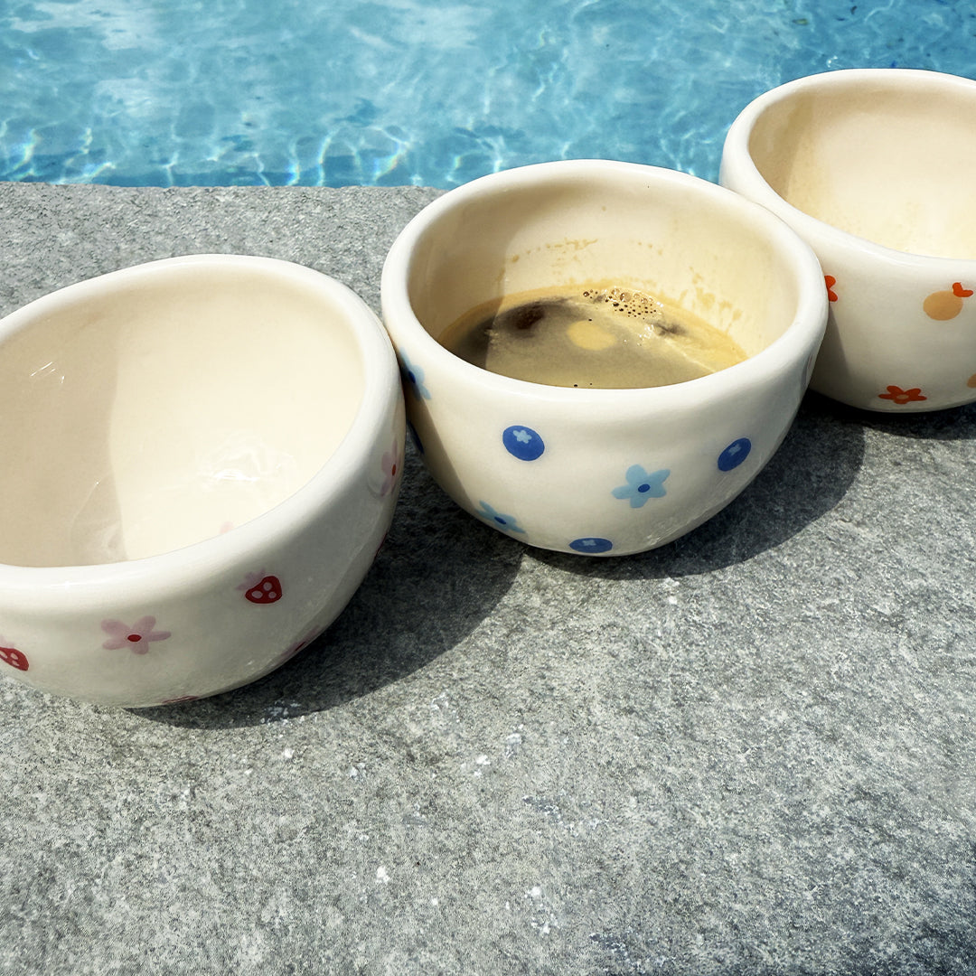 3 petites tasses à café fruits