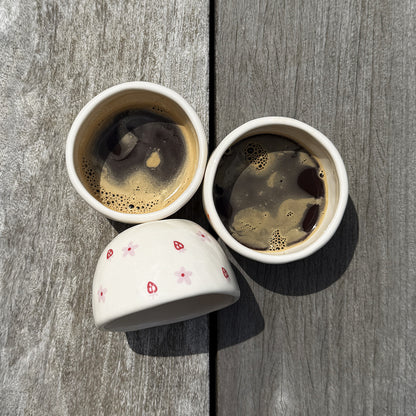 3 petites tasses à café fruits